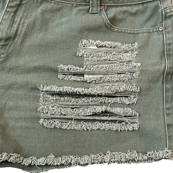 FIREVER 21 SHORTS SIZE 14  GREEN DISTRESSED - Picture 3 of 8